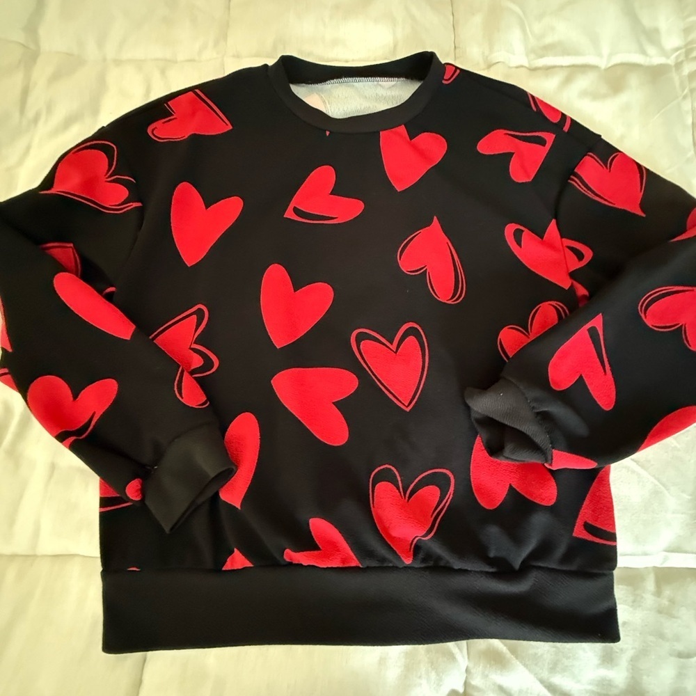 Black and Red SHEIN Heart Patterned Long Sleeve Shirt